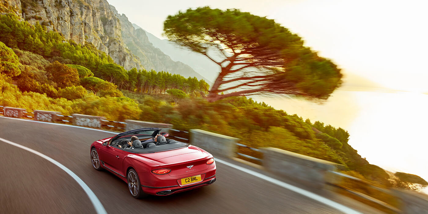 CONTINENTAL-GT-V8-CONVERTIBLE-DRIVING-ON-MOUNTAIN-ROAD