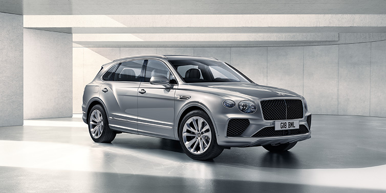 Bentley Kuwait Bentley Bentayga Extended Wheelbase SUV front three quarter in Moonbeam paint with a grey background